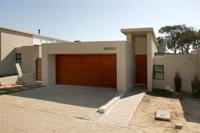 House For Sale in Stonehurst Mountain Estate, Cape Town