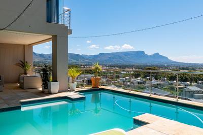 House For Sale in Stonehurst Mountain Estate, Cape Town
